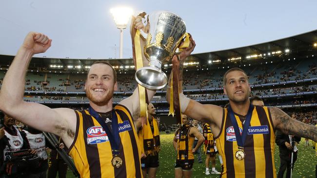 Jarryd Roughead and Lance Franklin with the 2013 premiership cup.