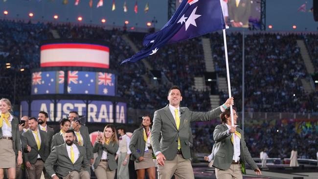 BIRMINGHAM, ENGLAND - JULY 28: Eddie Ockenden and Rachael Grinham, Flag Bearers of Team Australia lead their team out during the Opening Ceremony of the Birmingham 2022 Commonwealth Games at Alexander Stadium on July 28, 2022 on the Birmingham, England. (Photo by David Ramos/Getty Images)