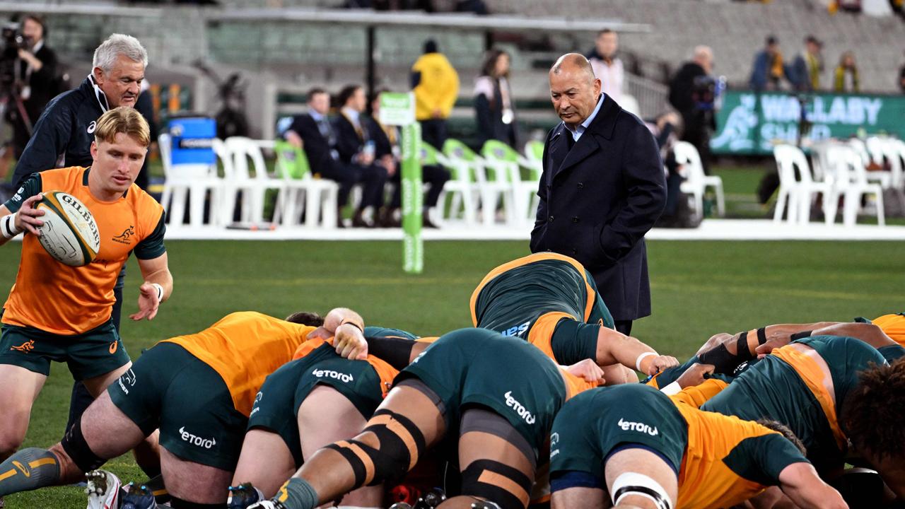 Australia's coach Eddie Jones watches players train before the Rugby Championship 2023 and Bledisloe Cup Test match between Australia and New Zealand at the MCG in Melbourne on July 29, 2023. (Photo by William WEST / AFP)