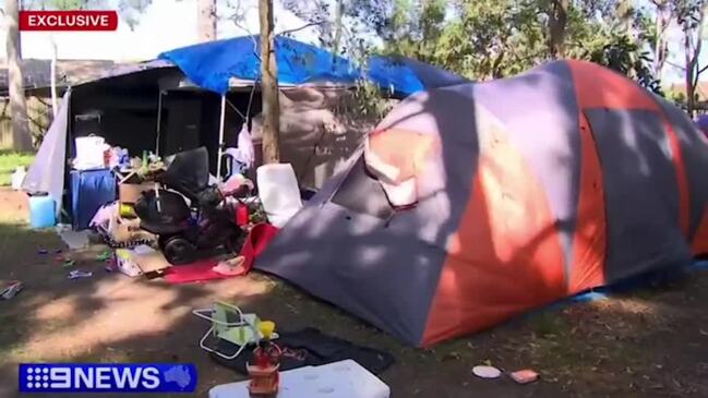 Family-of-eight forced to live in tent (Nine News)