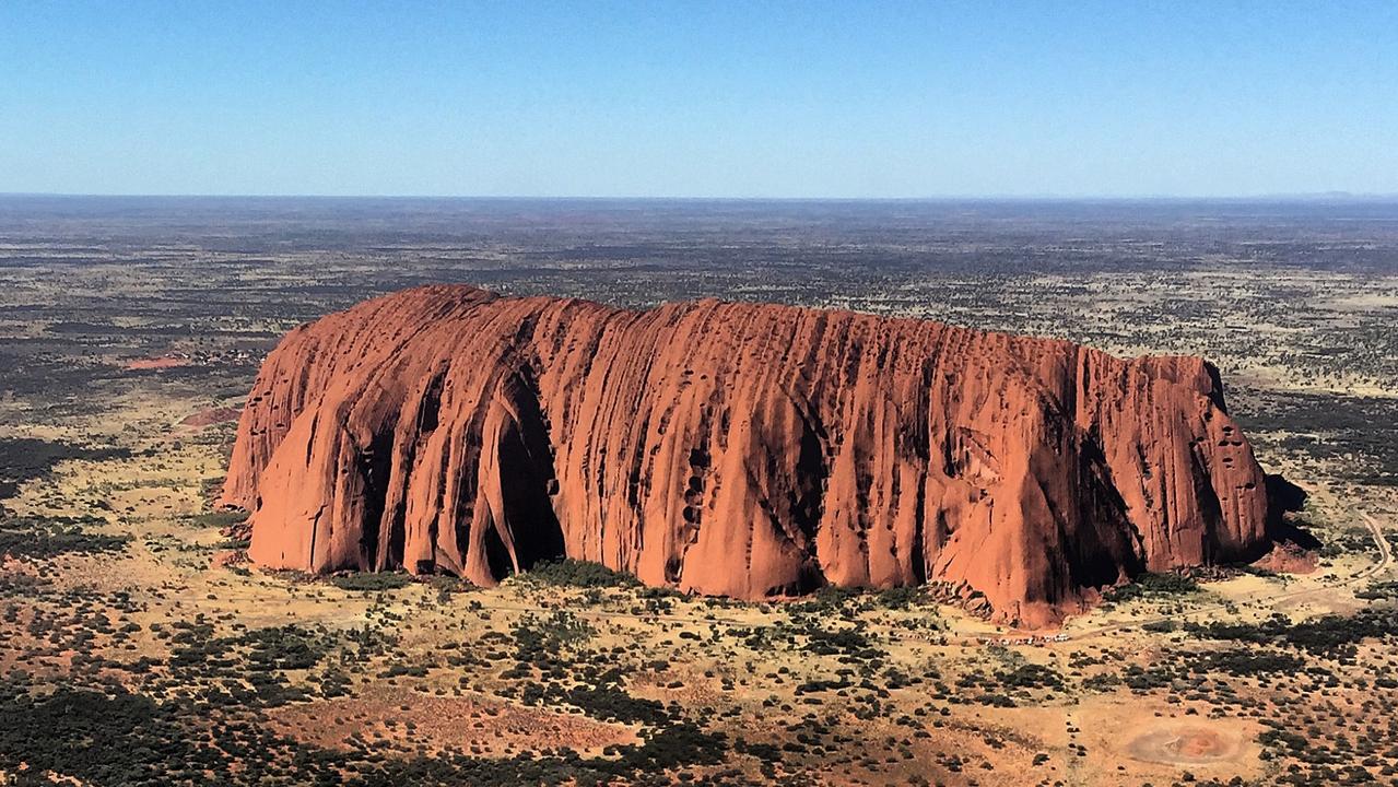 Tourists Storm Up Uluru Before Climbing Is Banned Later This Month 6698