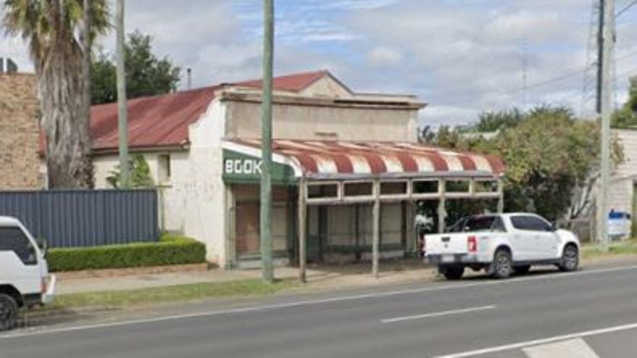 A fire in the abandoned building at 34 Albion St, Warwick, is currently being treated as suspicious by police. Photo: Google Street View/contributed