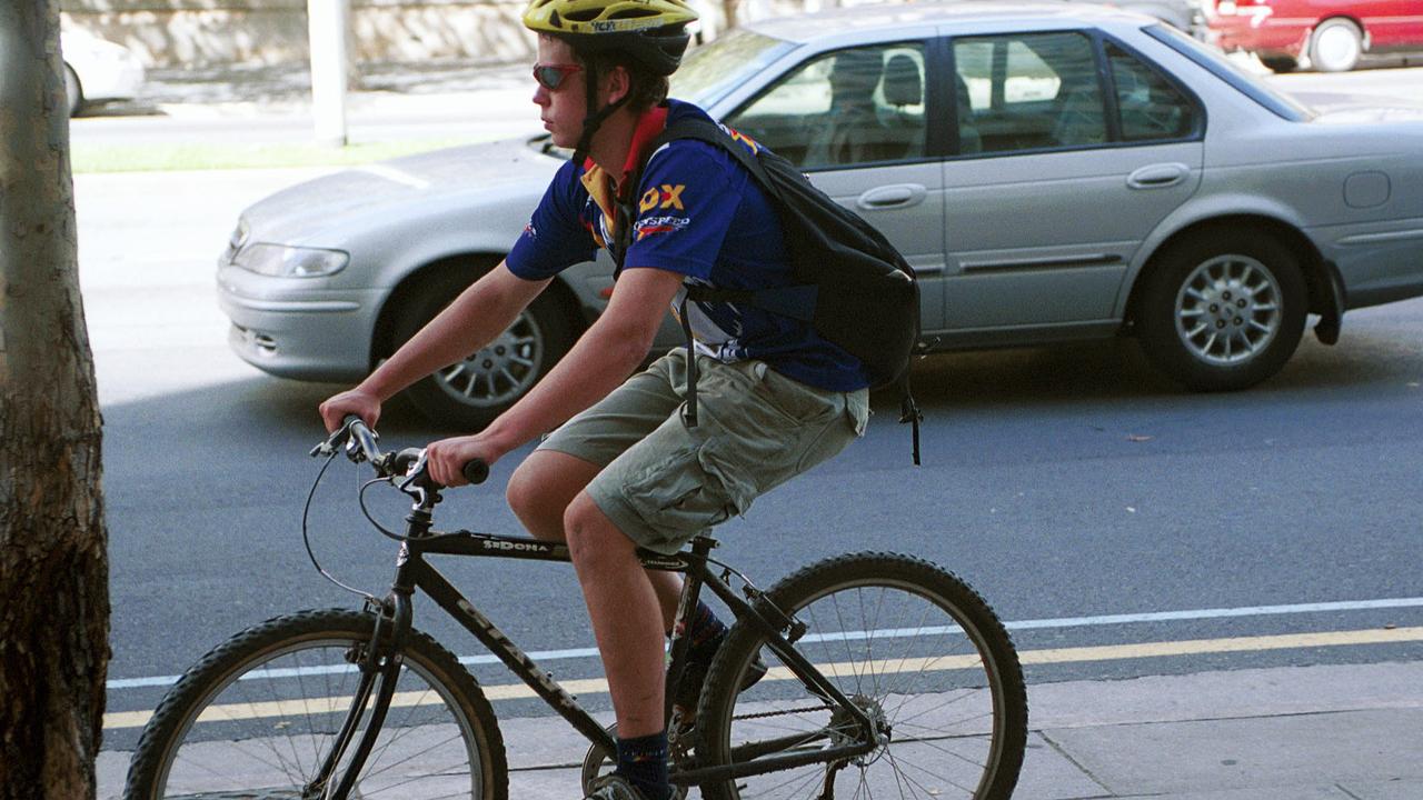 Can i cycle discount on a footpath