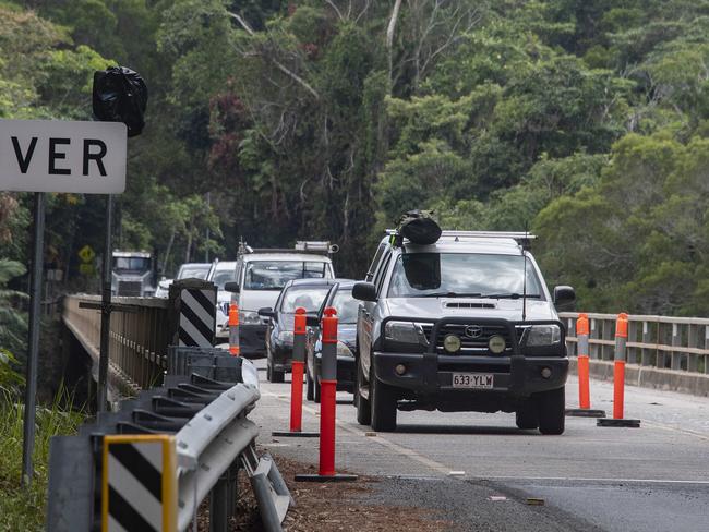 Last day of 'one lane' operation of the Kuranda bridge. Picture: Brian Cassey