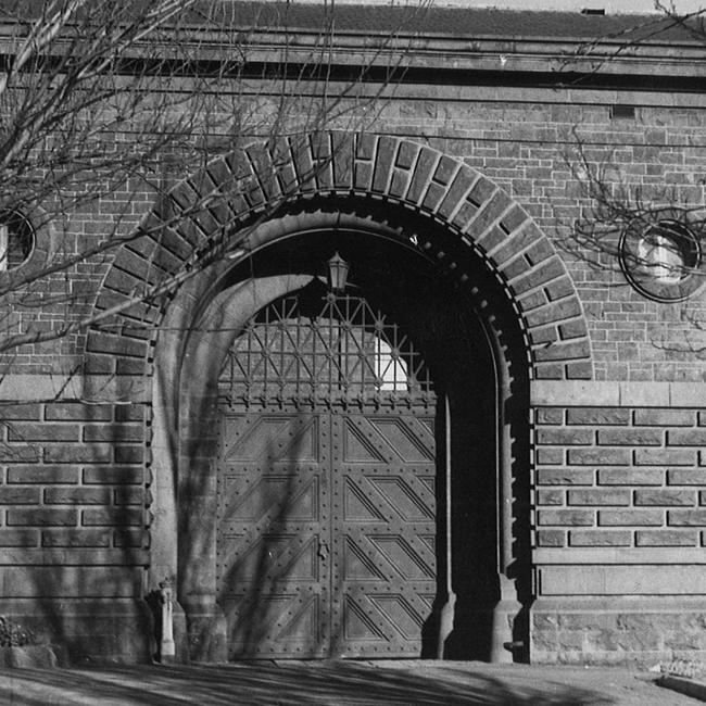 Old photo of the Melbourne Gaol from The Argus newspaper collection.