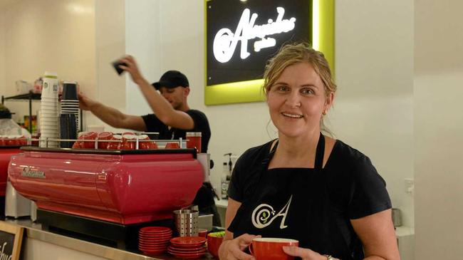 EATING OUT: Alowishus Delicious owner Tracey McPhee and general manager David Lee-Schneider.Photo: Mike Knott / NewsMail. Picture: Mike Knott BUN280414EAT4