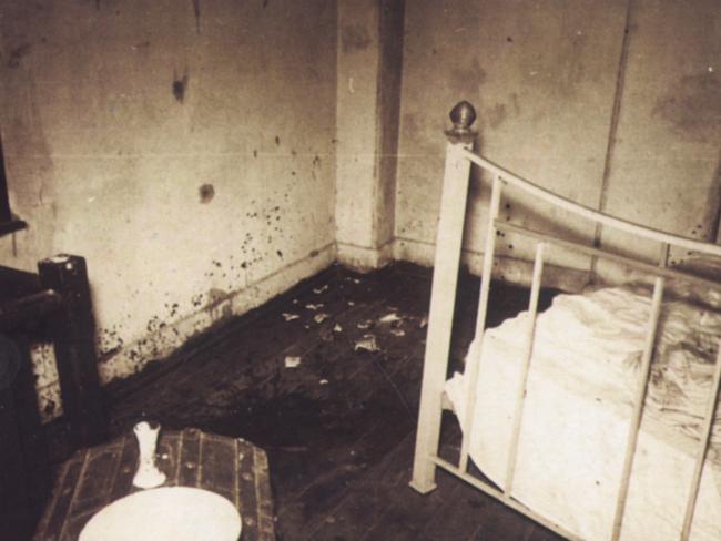 A crime scene in a brothel in Sydney’s Darlinghurst, 1942. A chef was bashed to death by a brothel owner and her offsiders.