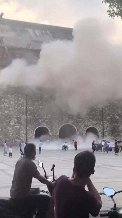 Roof of 600-year-old historic Chinese tower collapses