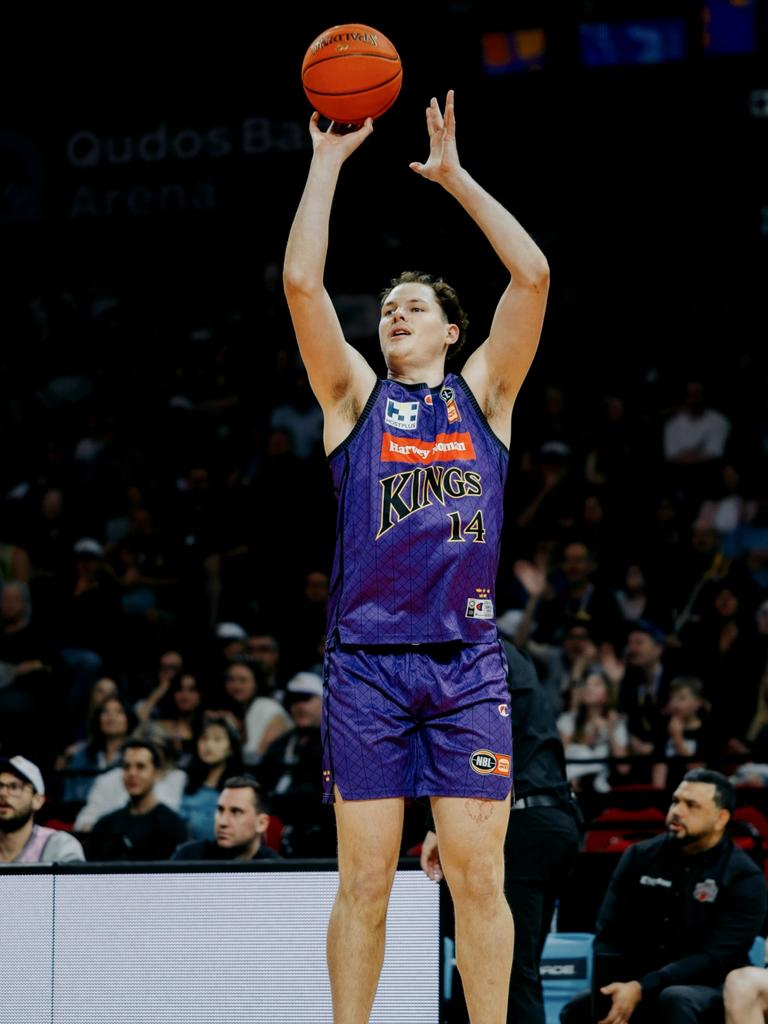 Jason Spurgin attempts a shot for the Sydney Kings on his NBL debut. Picture: Kris Saad