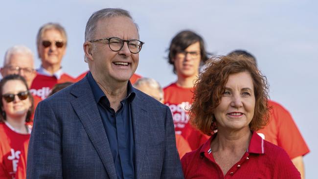 Anthony Albanese with Labor’s candidate for the Dunkley by-election, Jodie Belyea.