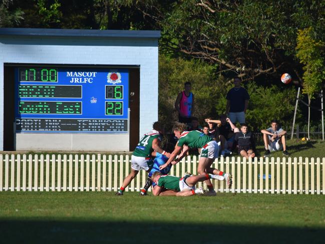 Hendrix Folau gets a pass away. Picture: Sean Teuma/NewsLocal