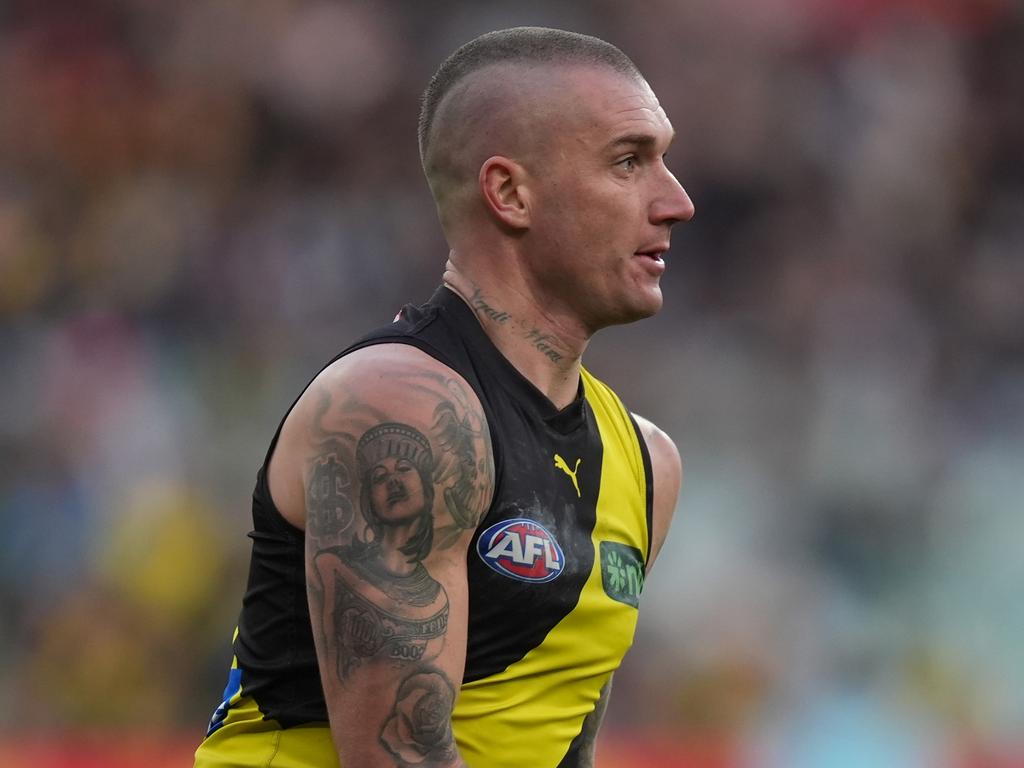 MELBOURNE, AUSTRALIA - JUNE 30: Dustin Martin of the Tigers looks to pass the ball during the round 16 AFL match between Richmond Tigers and Carlton Blues at Melbourne Cricket Ground, on June 30, 2024, in Melbourne, Australia. (Photo by Daniel Pockett/Getty Images)