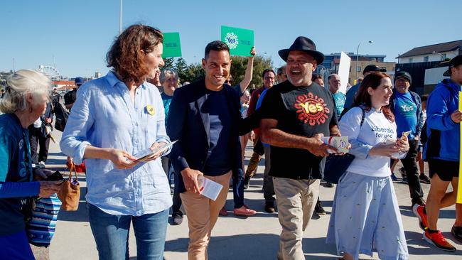 Noel Pearson hands out Yes campaign pamphlets with Allegra Spender, Alex Greenwich and Felicity Wilson in North Bondi on Sunday. Picture: Nikki Short