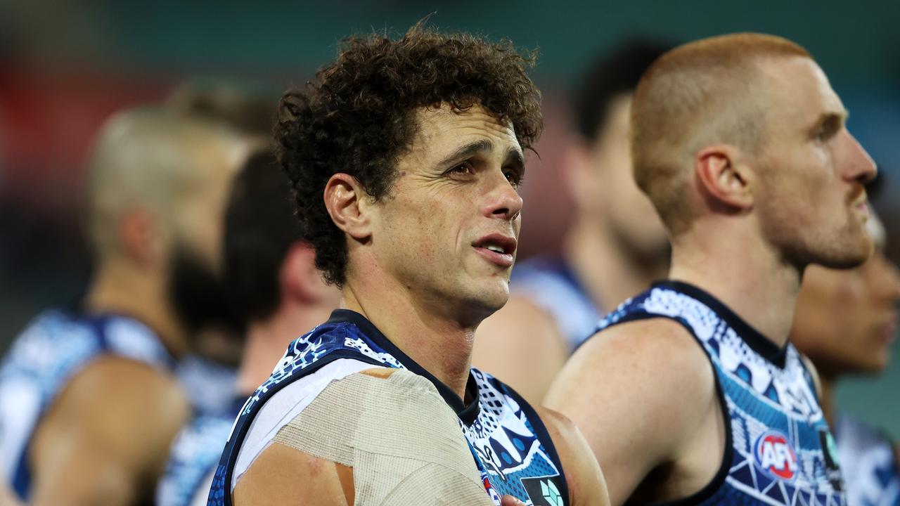 SYDNEY, AUSTRALIA – MAY 26: Ed Curnow of the Blues and his team look dejected after defeat during the round 11 AFL match between Sydney Swans and Carlton Blues at Sydney Cricket Ground, on May 26, 2023, in Sydney, Australia. (Photo by Mark Kolbe/AFL Photos/ via Getty Images )