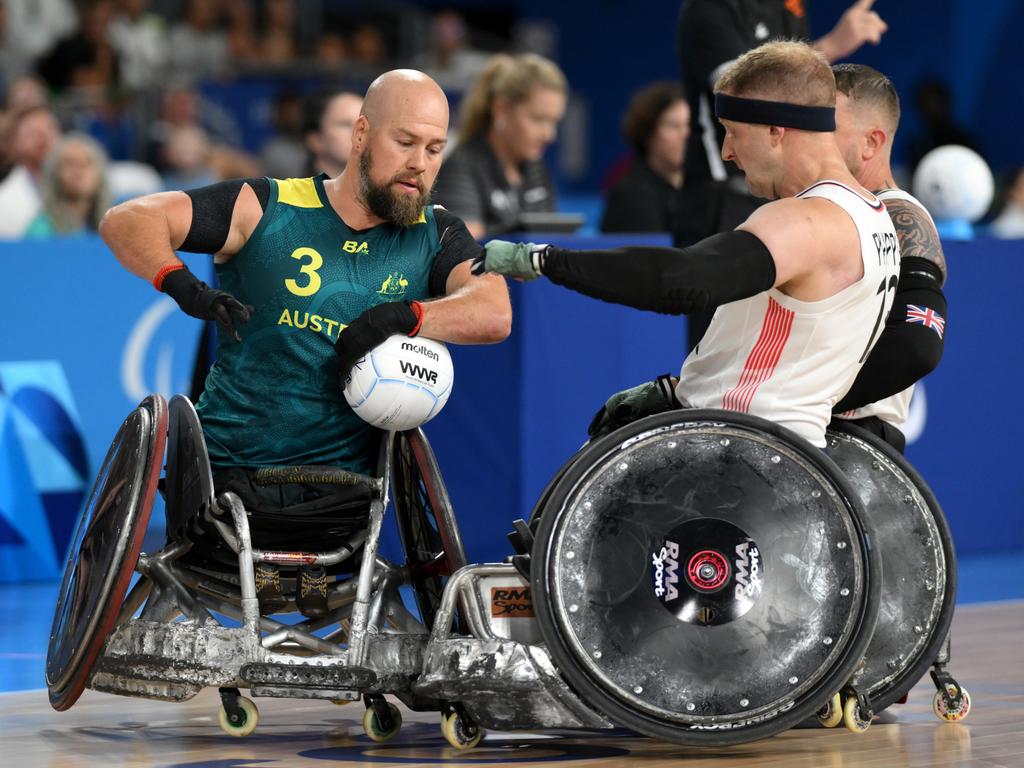 Ryley Batt of Team Australia holds the ball while under pressure from Aaron Phipps of Team Great Britain. Picture: David Ramos/Getty Images)