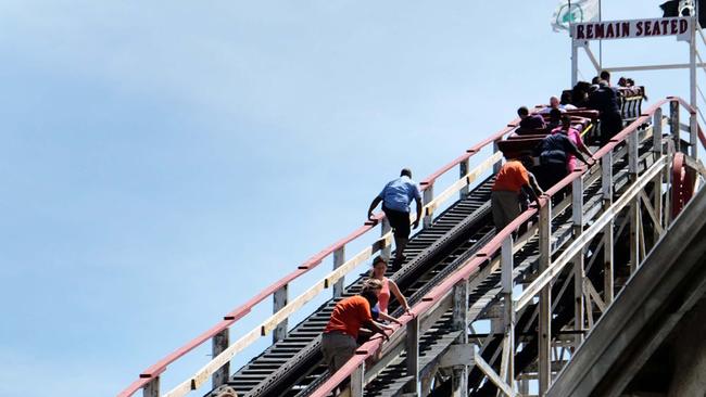 Cyclone Roller Coaster Stuck Riders Forced To Walk Off Us Park Ride Au — Australias 0054