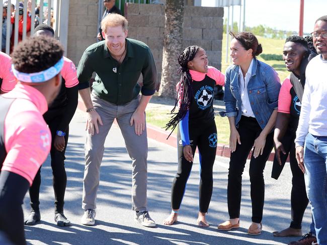 The couple chat to local surf mentors, who provide mental health services to vulnerable young people living in under resourced communities. Picture: Chris Jackson/Pool/Getty Images