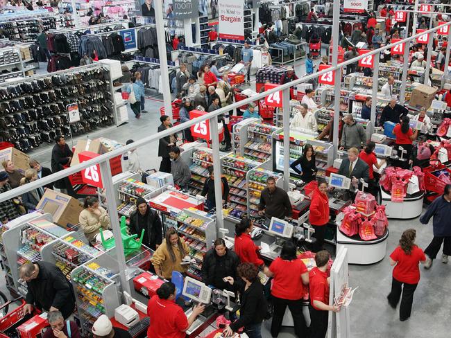 Shoppers at the Warehouse Extra general merchandise store in Sylvia Park, Auckland, New Zealand 17 Jan 2001 (pic: Bloomberg). interior shoppingMUST CREDIT