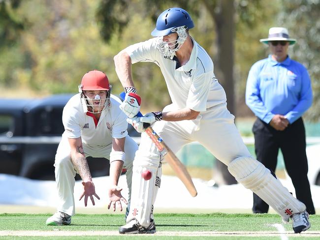 Paul Rudd defends during his wonderful hand against Springvale South.