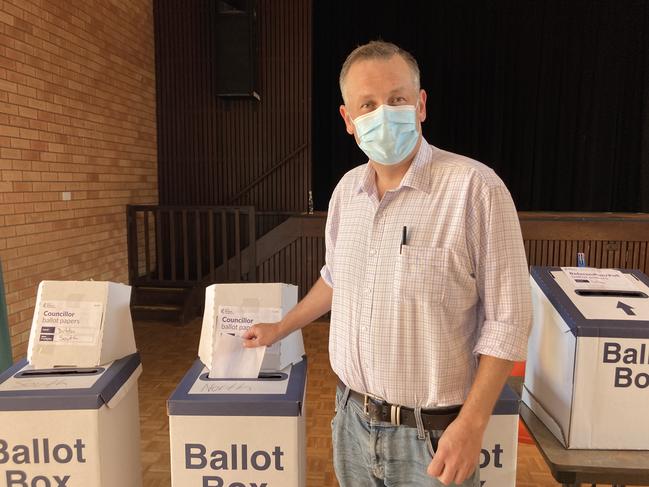 Former Dubbo mayor Ben Shields casts his vote at the Wesley Centre in the city's CBD.