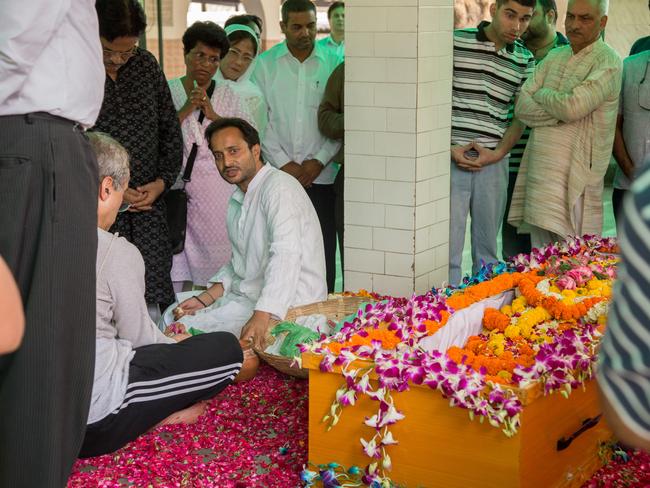 Nepal earthquake: Aussie victim Renu Fotedar laid to rest in Delhi ...