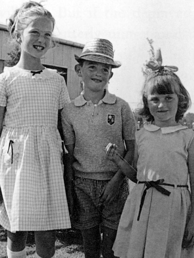 Linda Stilwell (right) with her brother Gary and sister Karen a few months before she vanished.