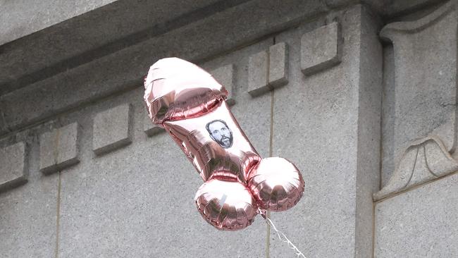 A balloon with a sticker displaying the image of Jack Smith, US special counsel, flies over Collect Pond Park near Manhattan Criminal Court. Picture: Michael M. Santiago/Getty Images via AFP