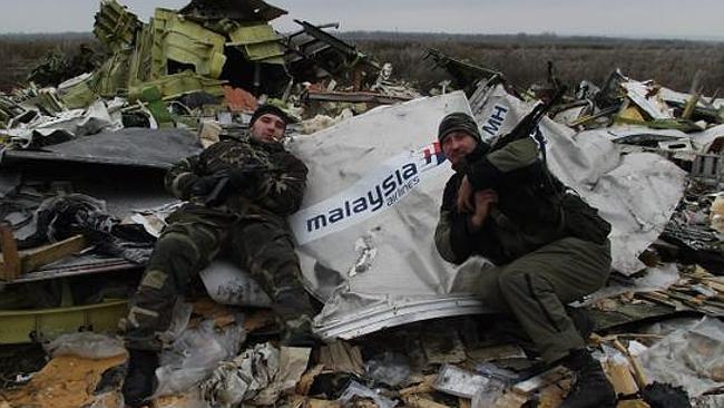 Soldiers slammed for MH17 ‘selfie’