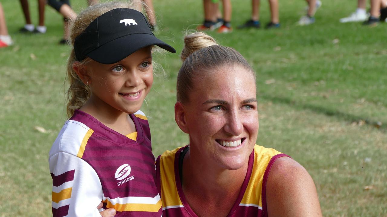 Lulu Vea Vea with NRLW star Ali Brigginshaw at the 6 Again Clinic in Rockhampton.