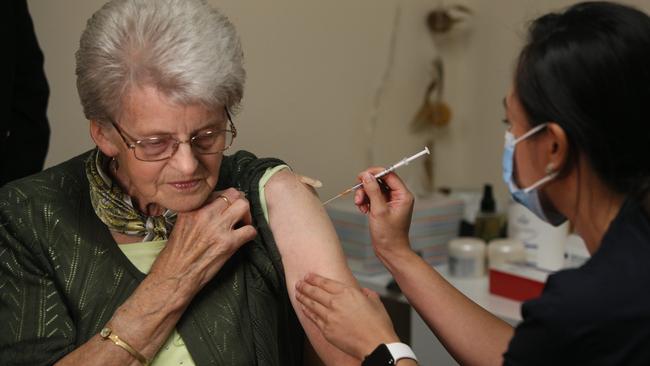 Aged care resident Tinne Nieuwenhoven receives the Pfizer vaccine for COVID-19. Picture: Emma Brasier