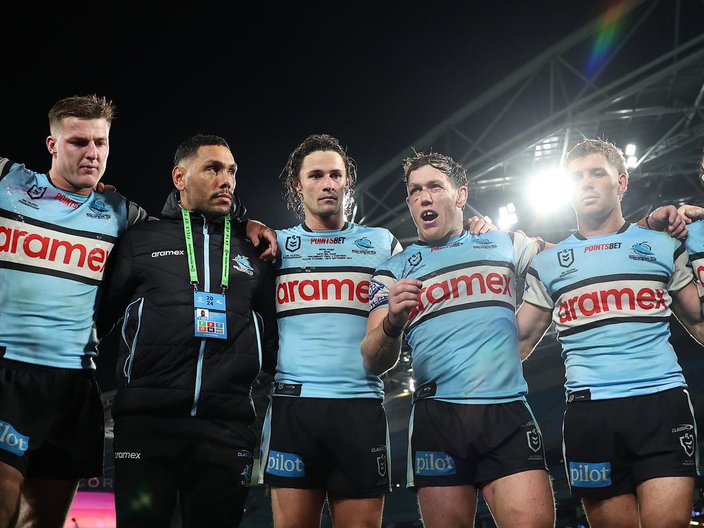 Sharks team captain Cameron McInnes speaks to players after their defeat to the Panthers during the 2024 NRL Preliminary Finals. Picture: Matt King/Getty Images