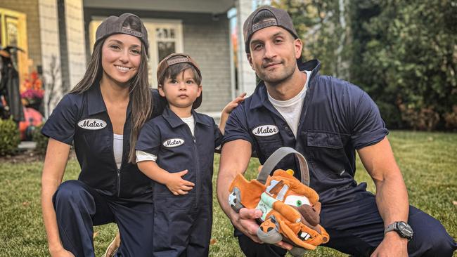 Sahil Bloom with wife Elizabeth and son Roman.