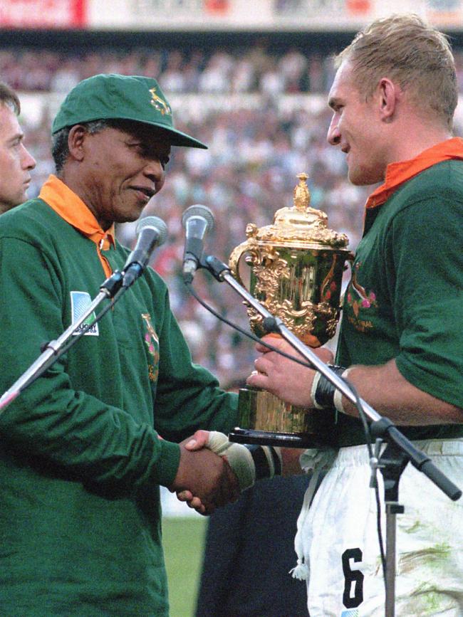 Mandela and captain Francios Pienaar in 1995.