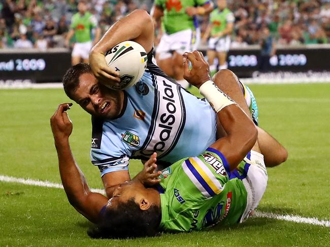 CANBERRA, AUSTRALIA - MARCH 11: Wade Graham of the Sharks scores a try during the round two NRL match between the Canberra Raiders and the Cronulla Sharks at GIO Stadium on March 11, 2017 in Canberra, Australia. (Photo by Cameron Spencer/Getty Images)