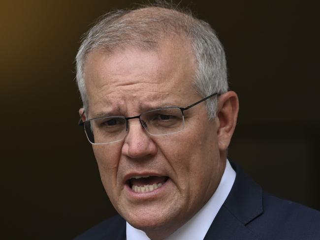 CANBERRA, AUSTRALIA - NewsWire Photos JANUARY 20, 2022: Prime Minister of Australia, Scott Morrison, Chief Medical Officer of Australia, Paul Kelly and Lieutenant-General John Frewen hold a press conference at Parliament House, Canberra. Picture : NCA NewsWire / Martin Ollman