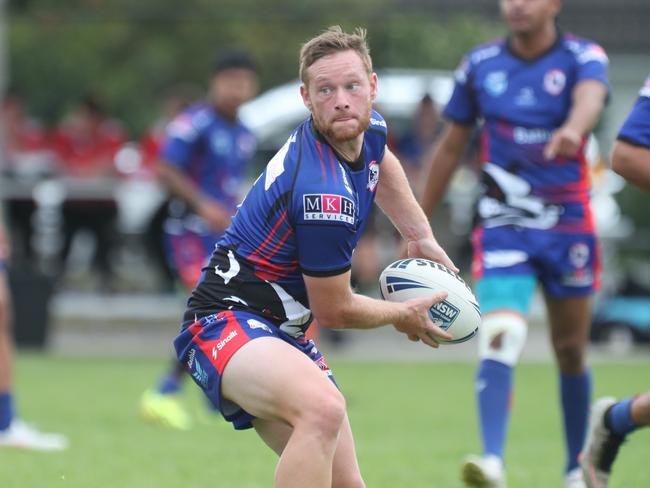 Adam Hoffmann prepares to pass for Collies. Picture Warren Gannon Photography