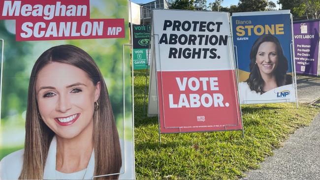 Gold Coast State poll 2024. Signage at the front of the Pacific Pines booth in Gaven. Pic: Paul Weston.