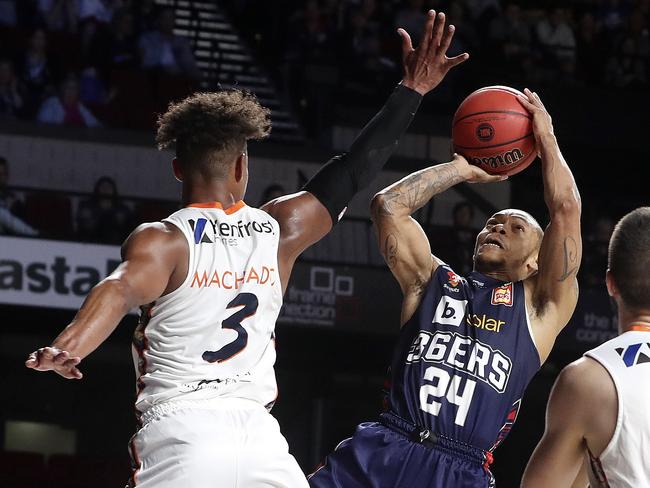 Jerome Randle puts up a shot on his way to a season-high 22 points on Friday night. Picture: Sarah Reed