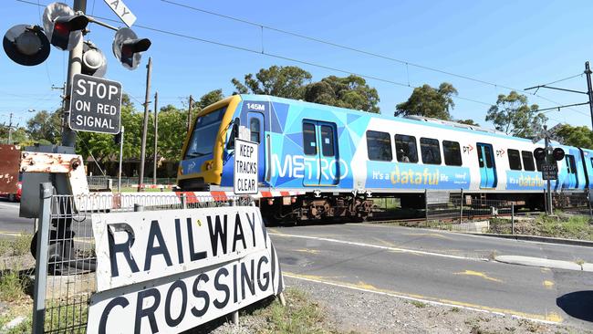 A major level crossing in Melbourne’s north-east would be removed under a new commitment by the state opposition. Picture: Ellen Smith