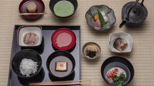 Sokkon tea ceremony.