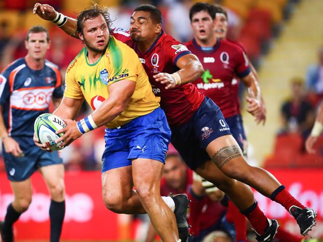 Queensland’s Chris Feauai-Sautia about to pounce on the Bulls' Pierre Schulman.