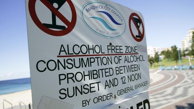 Alcohol free zone signs at Coogee Beach. Photo by Andrew Lee