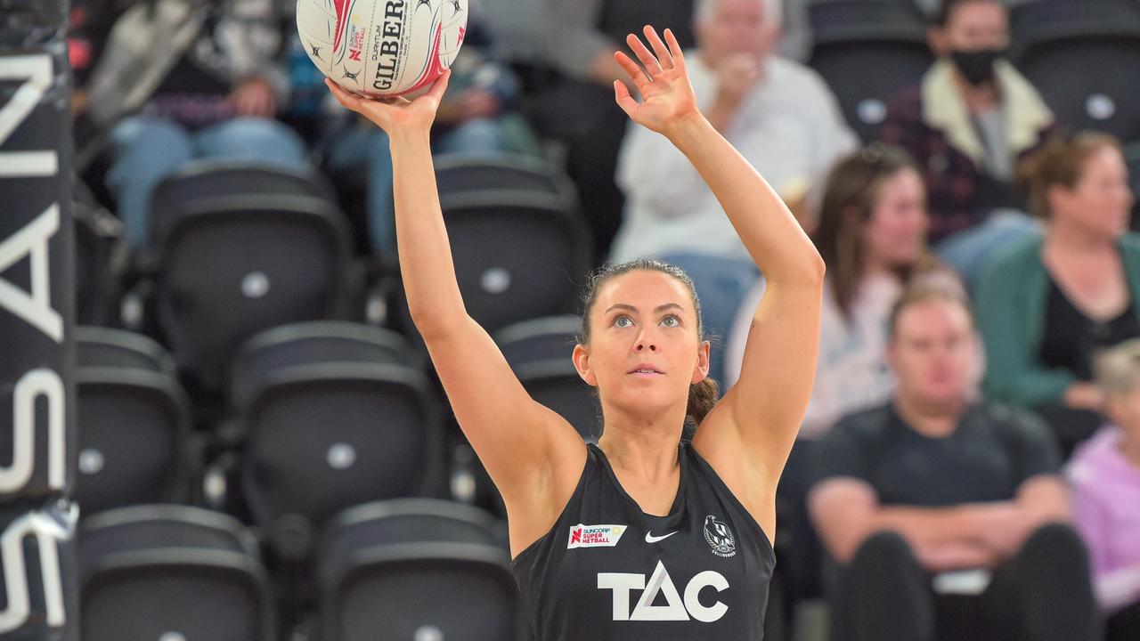 Gabrielle Sinclair of the Collingwood Magpies warms up. Picture: Getty Images