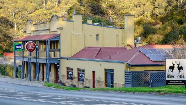 The pub is close to the Yarra River and Lilydale to Warburton rail trail.