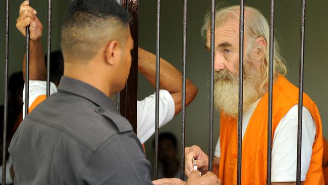 Robert Fiddes Ellis (R) inside a holding cell before his trial at a court in Denpasar, October 18, 2016. Picture: AFP/Sonny Tumbelaka