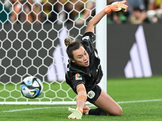 Mackenzie Arnold of Australia dives as Vicki Becho of France misses her team's tenth penalty in the penalty. Picture: Bradley Kanaris/Getty Images.