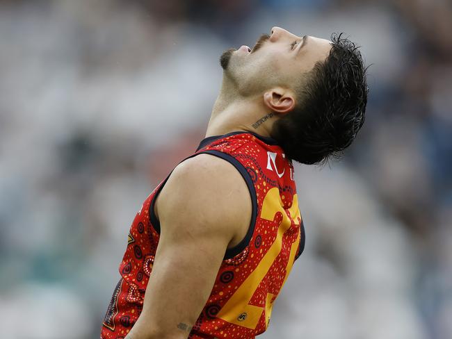 NCA. MELBOURNE, AUSTRALIA. May 17th, 2025 . AFL Round 10.  Collingwood vs Adelaide at the MCG .    Isak Rankine of the Crows  looks to the heavens after missing a shot at goal during the 3rd qtr.        . Picture: Michael Klein