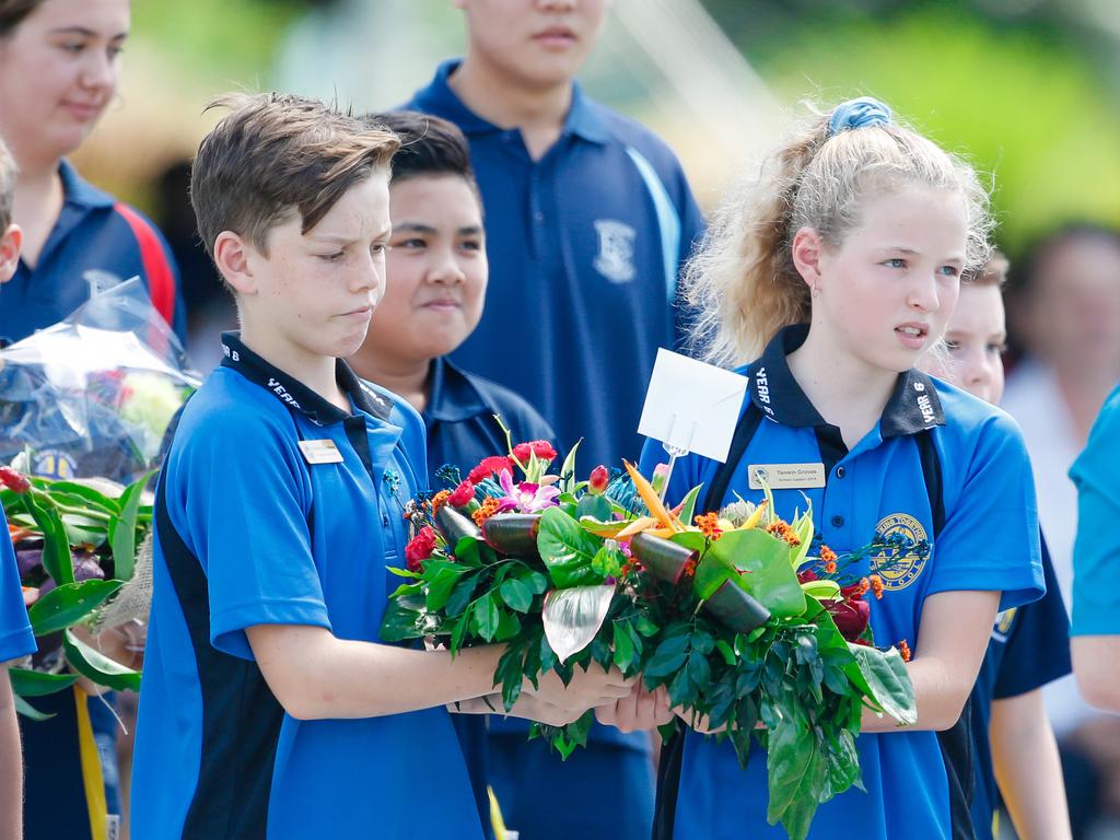 Parap Primary School captains Zach Broadbent and Tamsin Groves carry a wreath to the cenotaph during the 77th Anniversary of the Bombing of Darwin special commemorative service in Darwin, Tuesday, February 19, 2019. (AAP Image/GLENN CAMPBELL) 