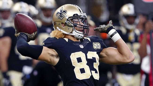 New Orleans Saints wide receiver Willie Snead throws a touchdown pass to running back Tim Hightower.