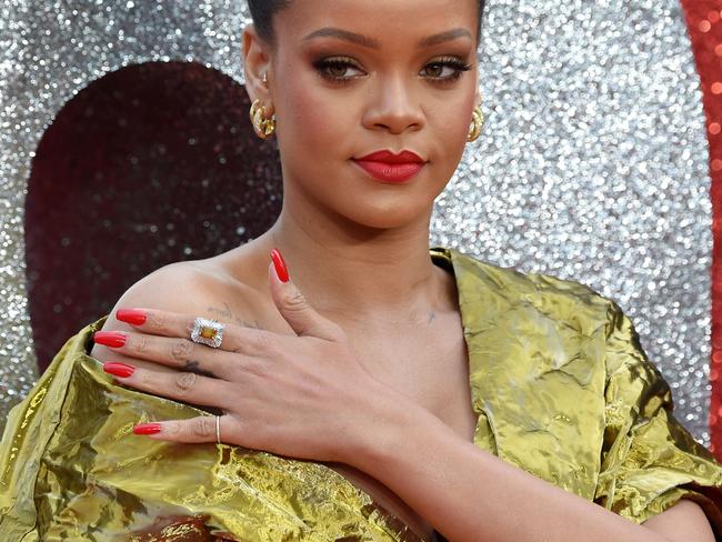 Rihanna S Wardrobe Malfunction At Ocean S 8 Premiere Photos Herald Sun